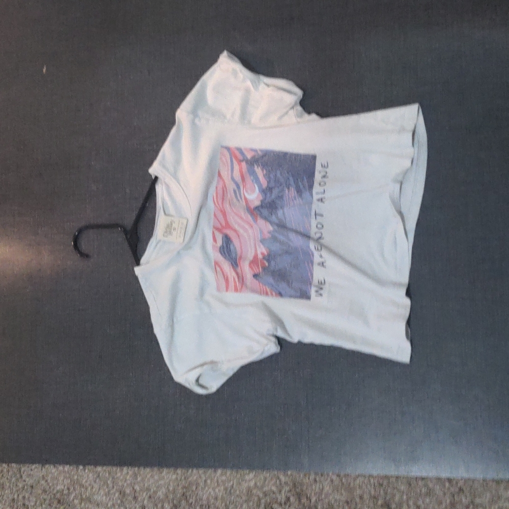 White crop tee🛸💕🤍